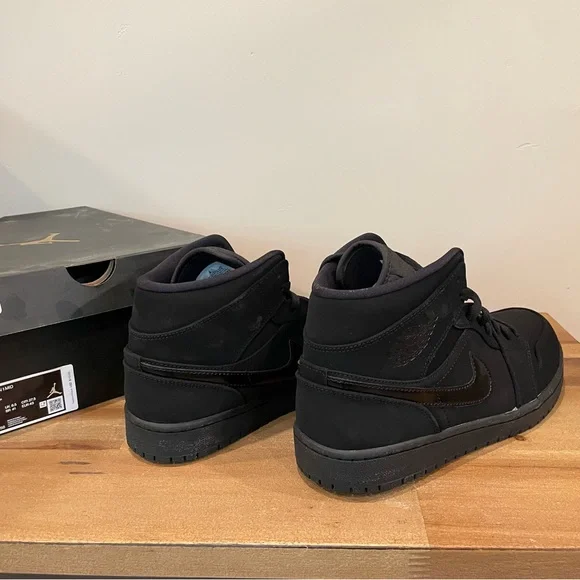 NWT Nike Men’s Air Jordan 1 Mid Black/Black - 2020 - 9.5 - Picture 4 of 6